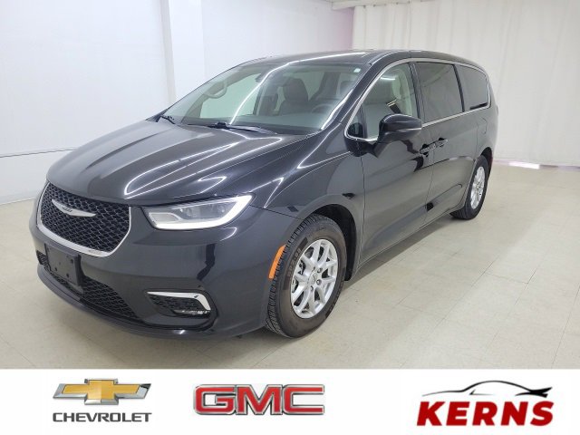 Used 2023 Chrysler Pacifica Touring-L