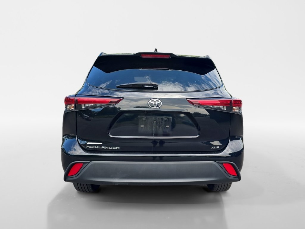 Used 2024 Toyota Highlander XLE image 5