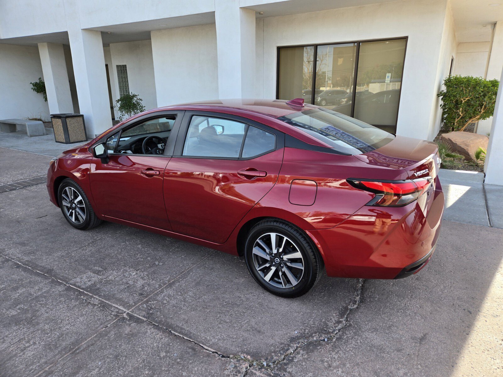 Used 2022 Nissan Versa SV FWD image 3