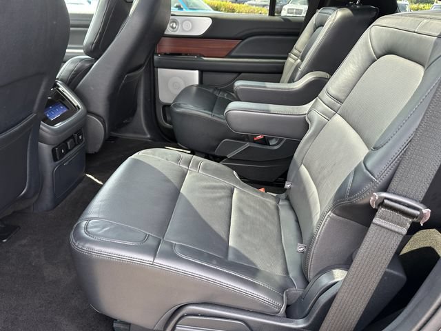 Used 2022 Lincoln Navigator Reserve AWD/4WD image 16