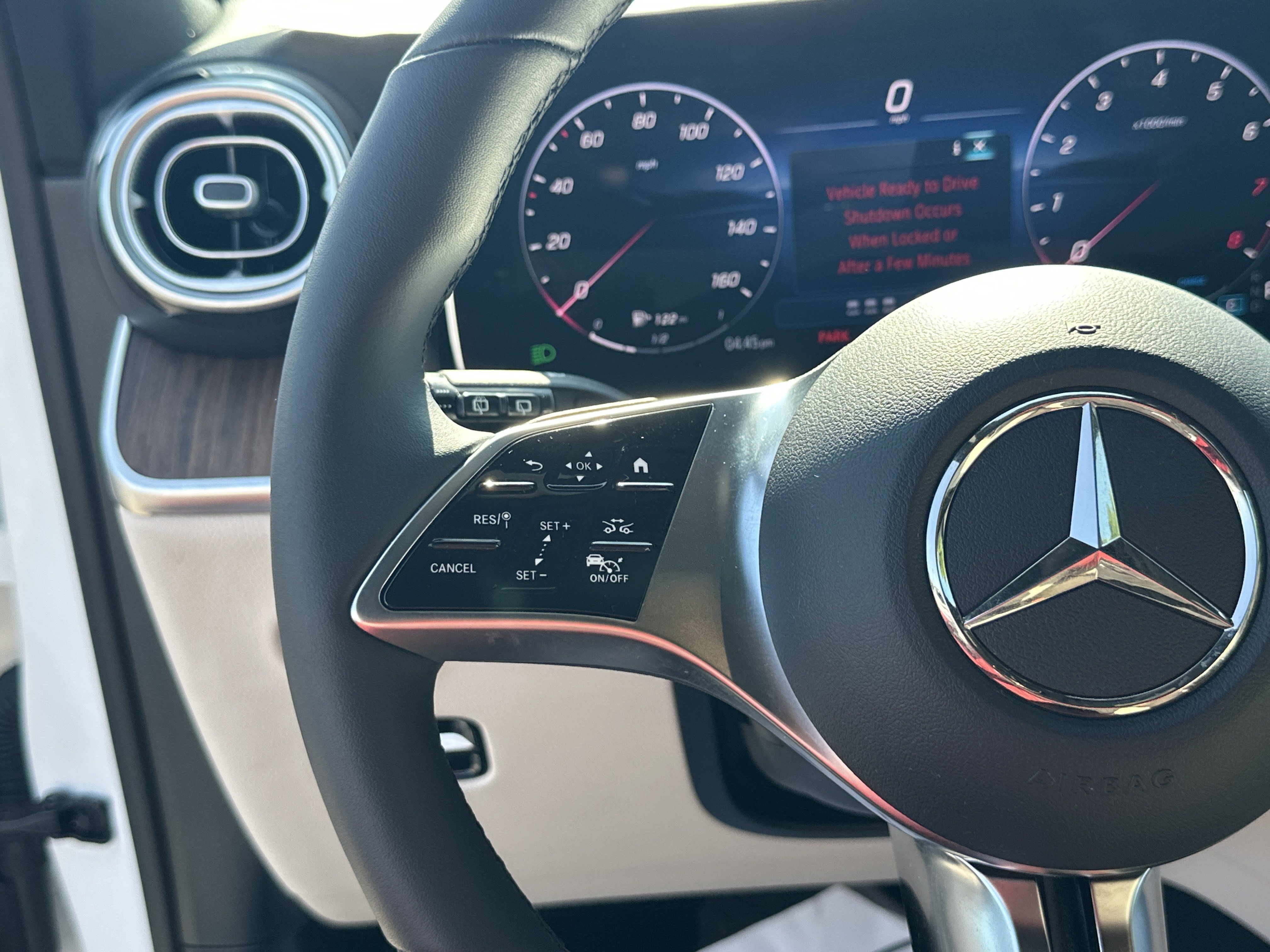 Used 2025 Mercedes-Benz GLC 300 image 28