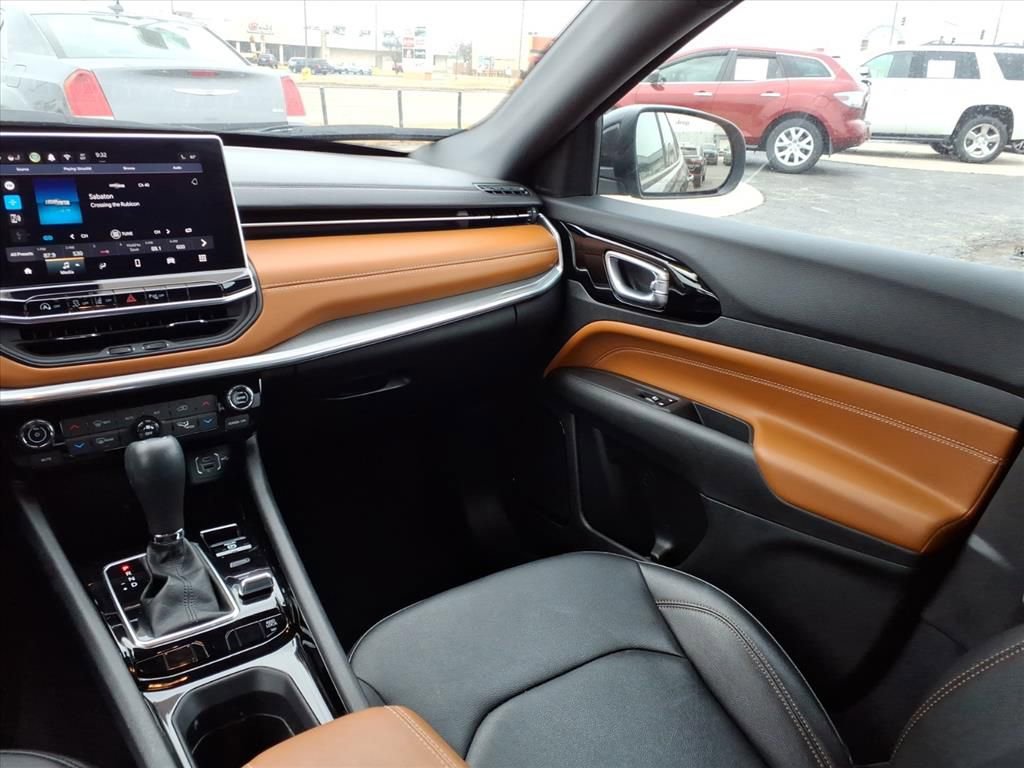 Certified 2024 Jeep Compass Limited image 12