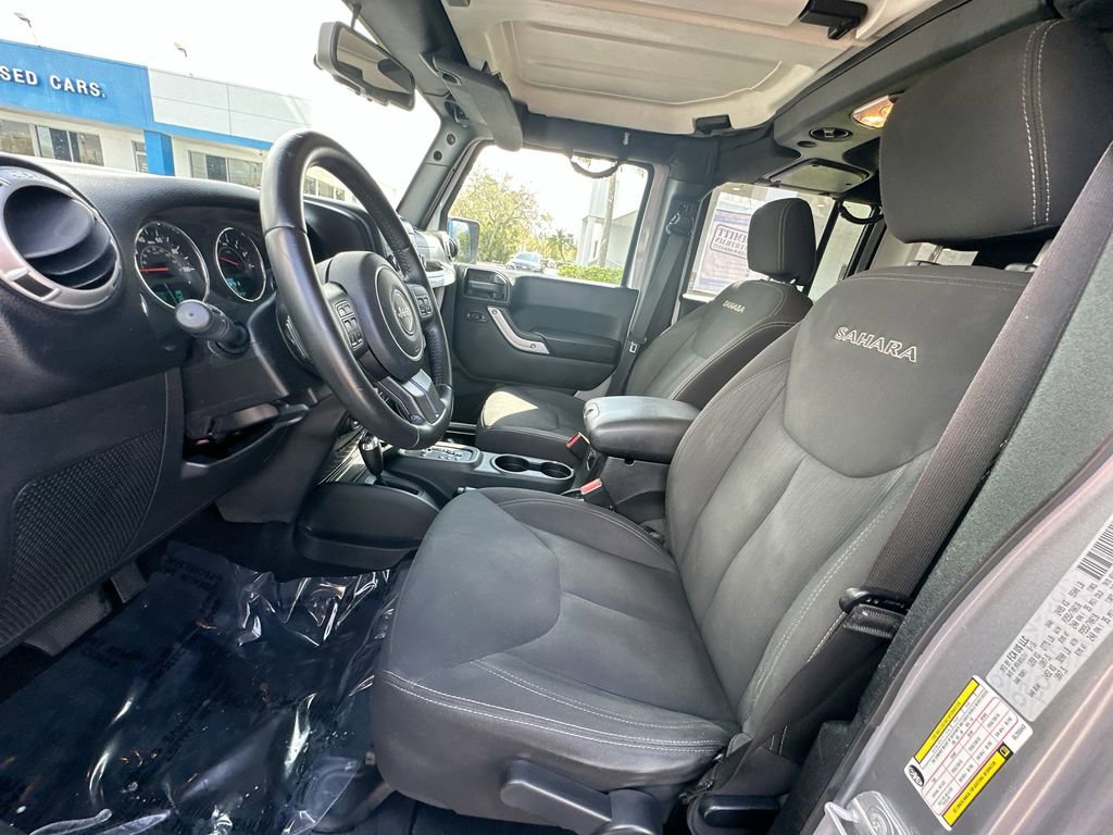 Used 2016 Jeep Wrangler Unlimited Sahara w/ Connectivity Group image 18