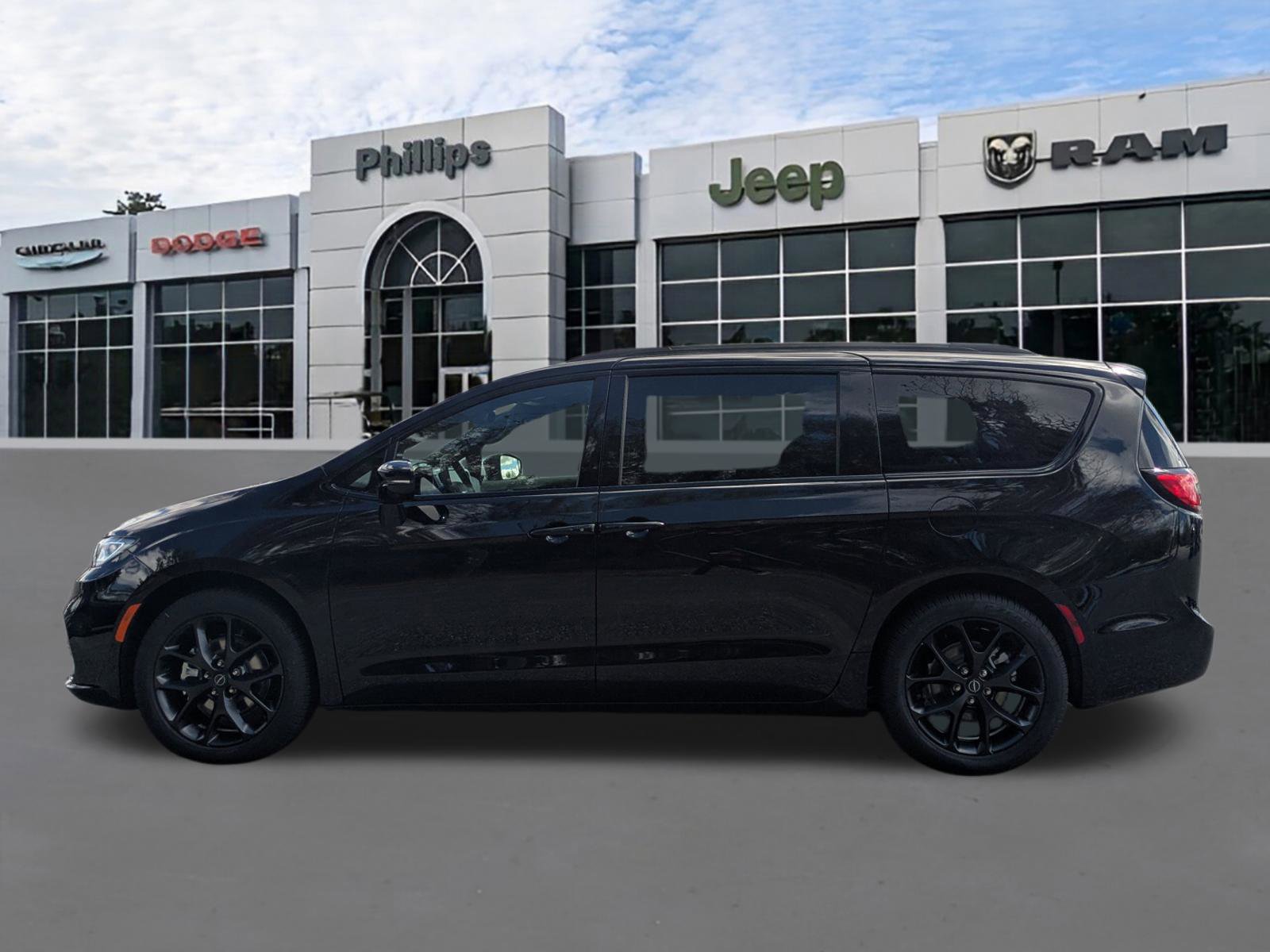 New 2026 Chrysler Pacifica Limited image 6