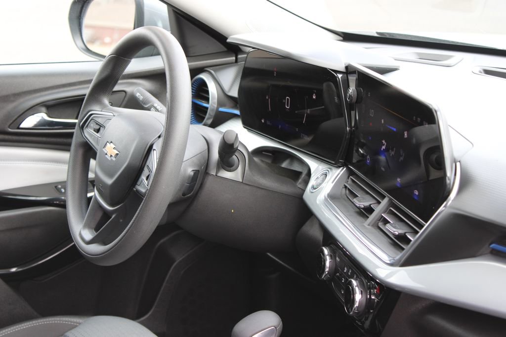Used 2025 Chevrolet Trax LT image 26