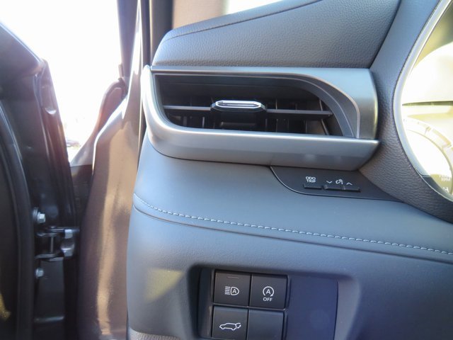 New 2025 Toyota Highlander XLE image 40