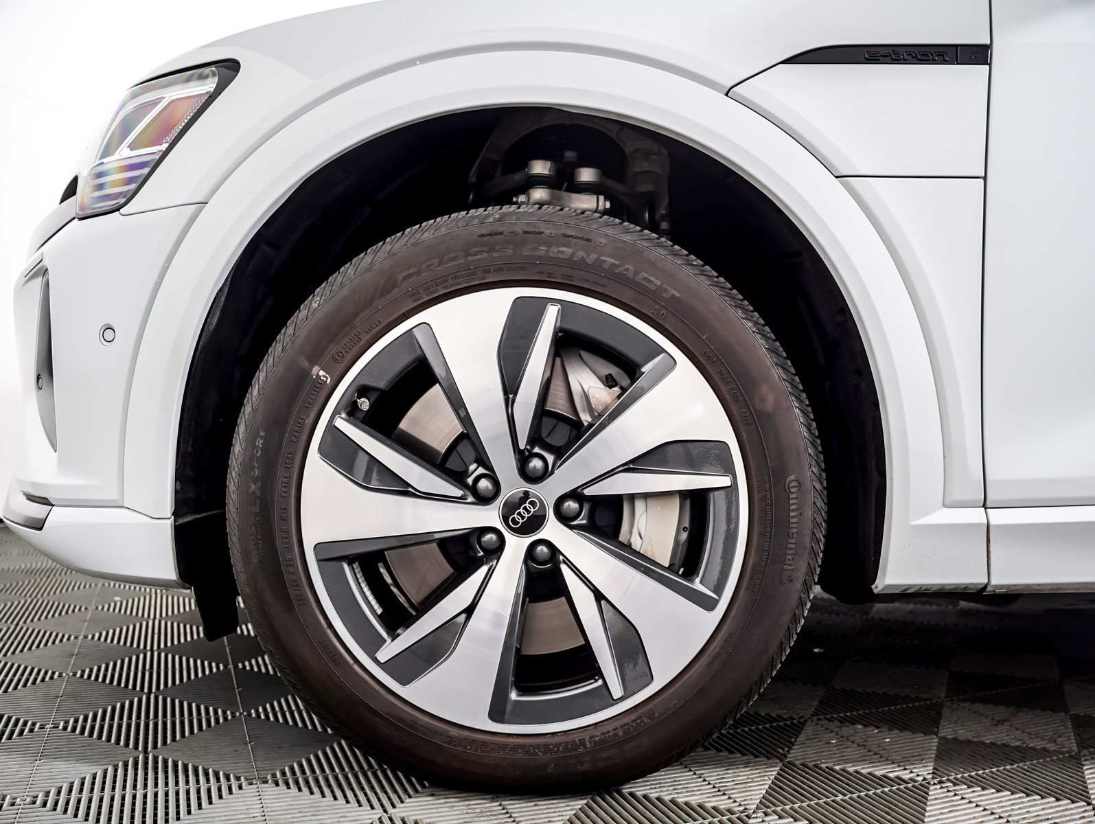 Used 2024 Audi Q8 e-tron Premium Plus w/ Premium Plus Package AWD/4WD image 6