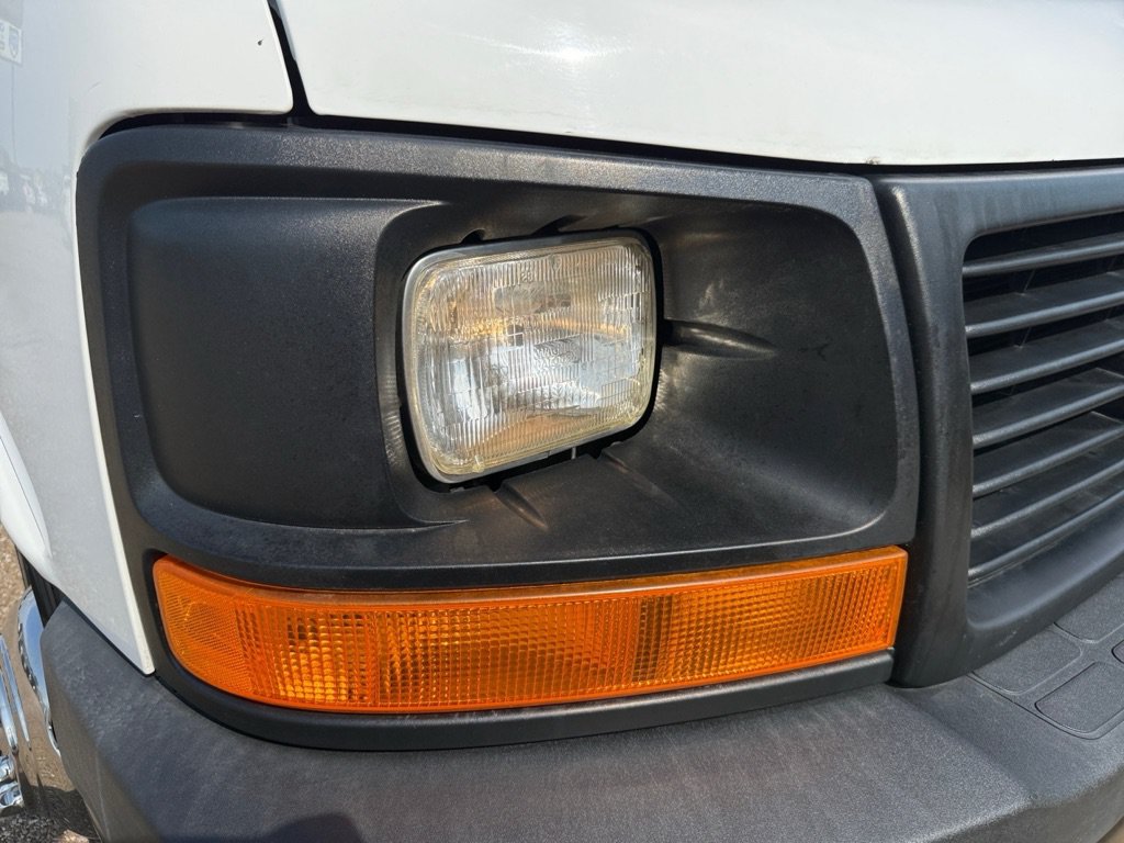Used 2007 GMC Savana 3500 RWD image 25