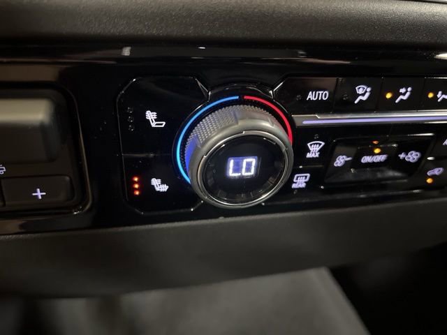 Used 2025 Chevrolet Silverado 2500 LT w/ Convenience Package image 38