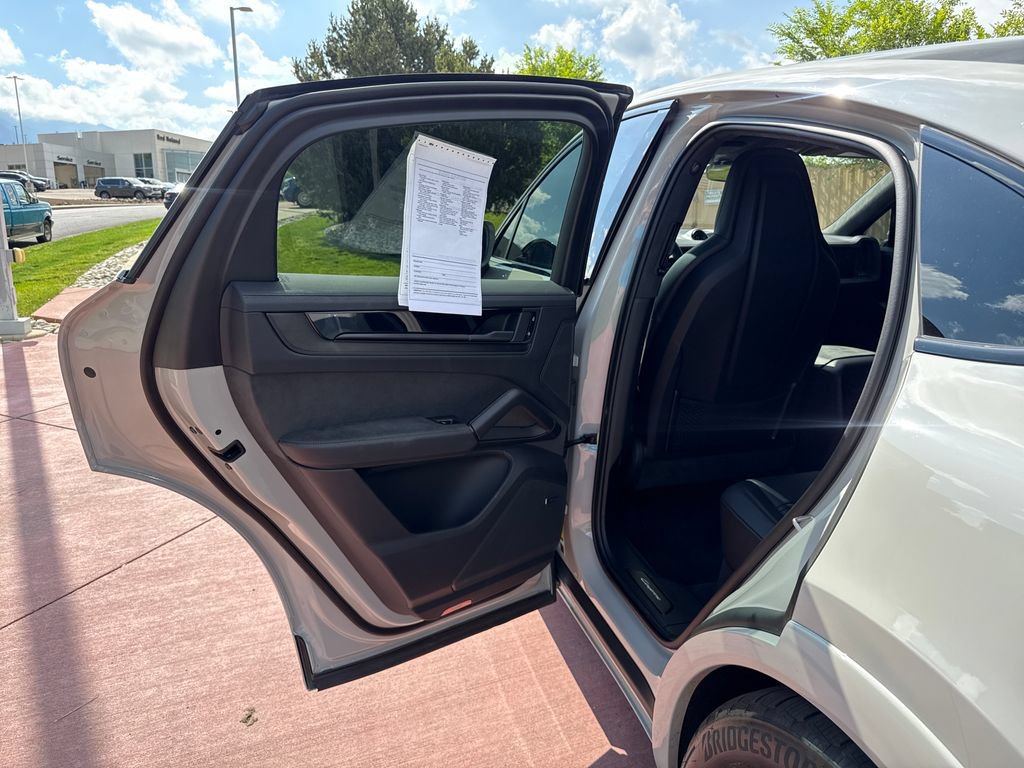 Used 2026 Porsche Cayenne GTS AWD/4WD image 22