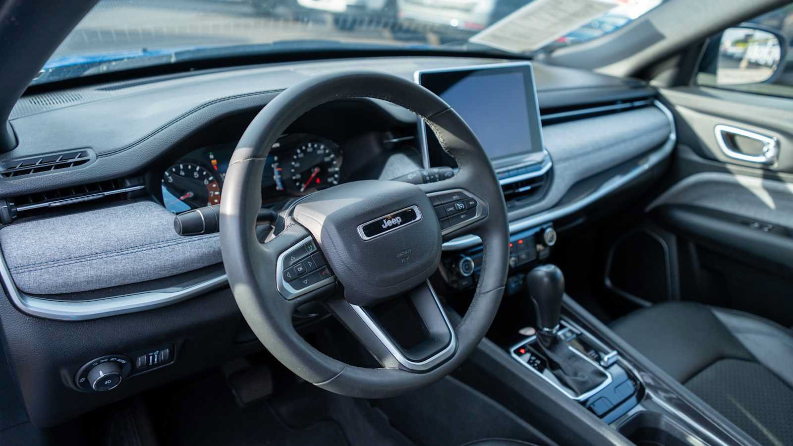 Used 2024 Jeep Compass Latitude AWD/4WD image 9