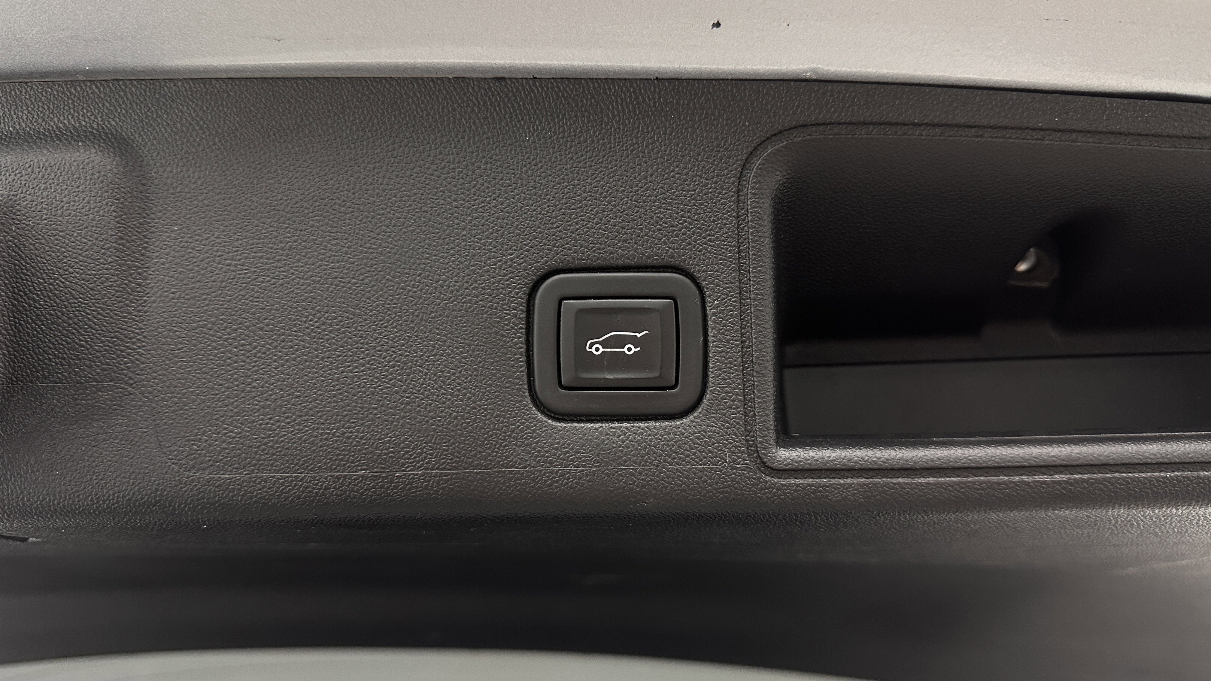Used 2022 GMC Terrain SLT image 29