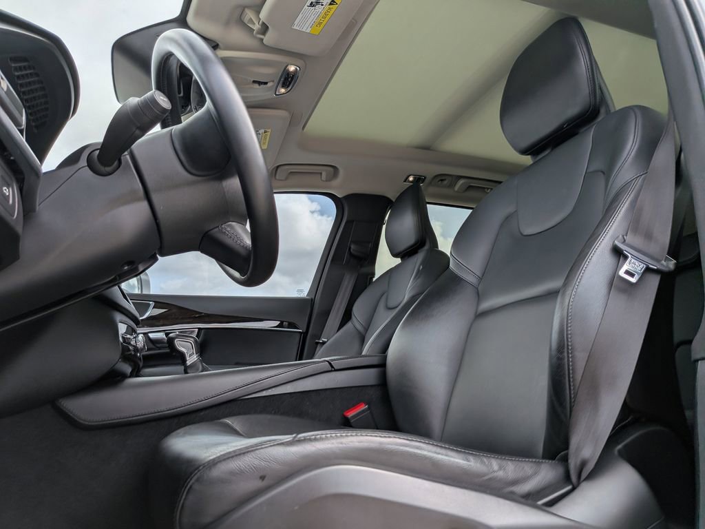 Used 2019 Volvo XC90 T5 Momentum w/ Protection Package Premier image 13