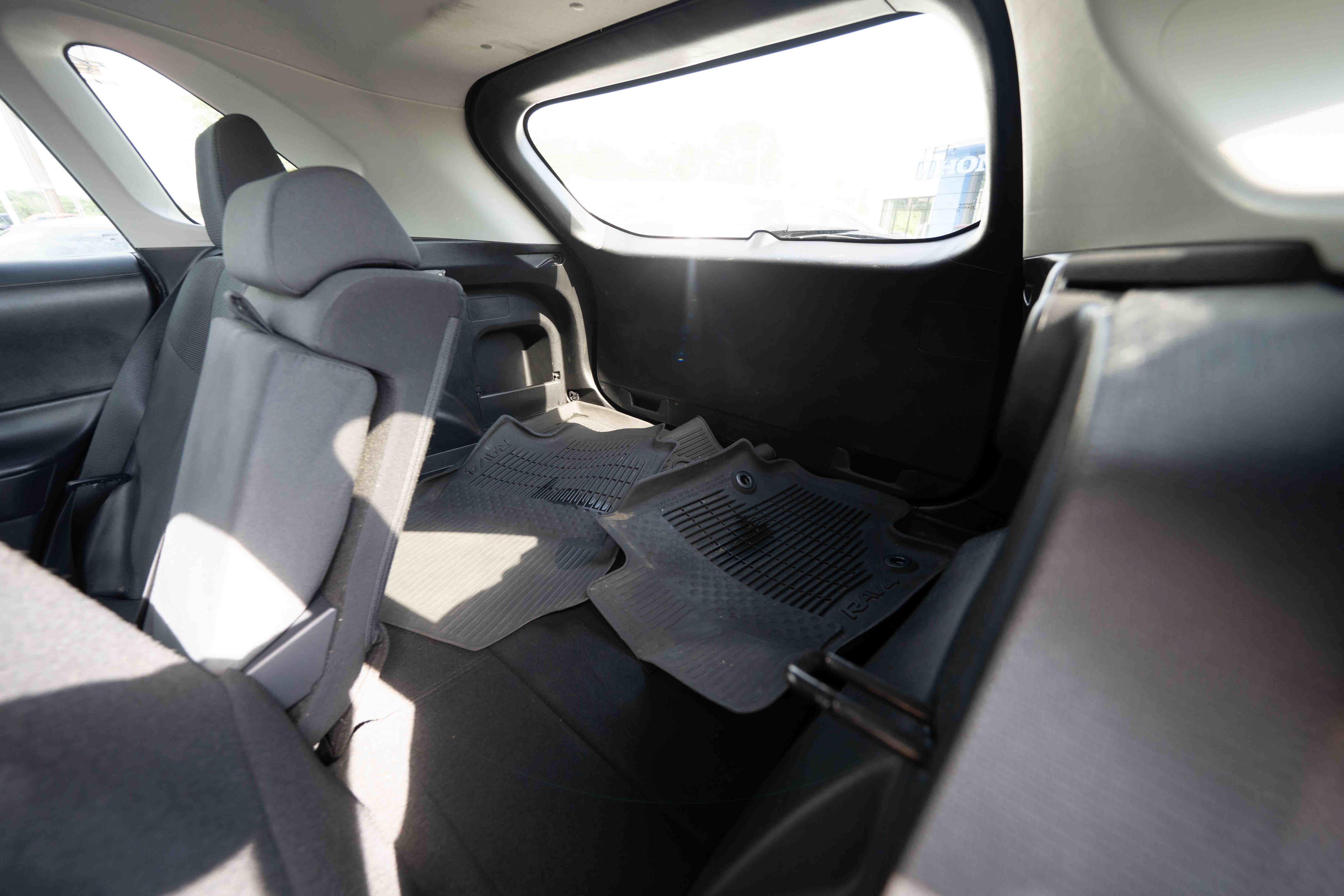 Used 2019 Toyota RAV4 LE AWD/4WD image 24