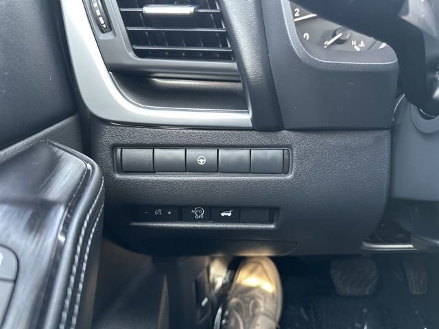 Used 2025 Nissan Rogue SV image 22