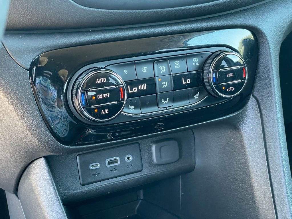 Used 2022 Buick Encore GX Essence FWD image 21