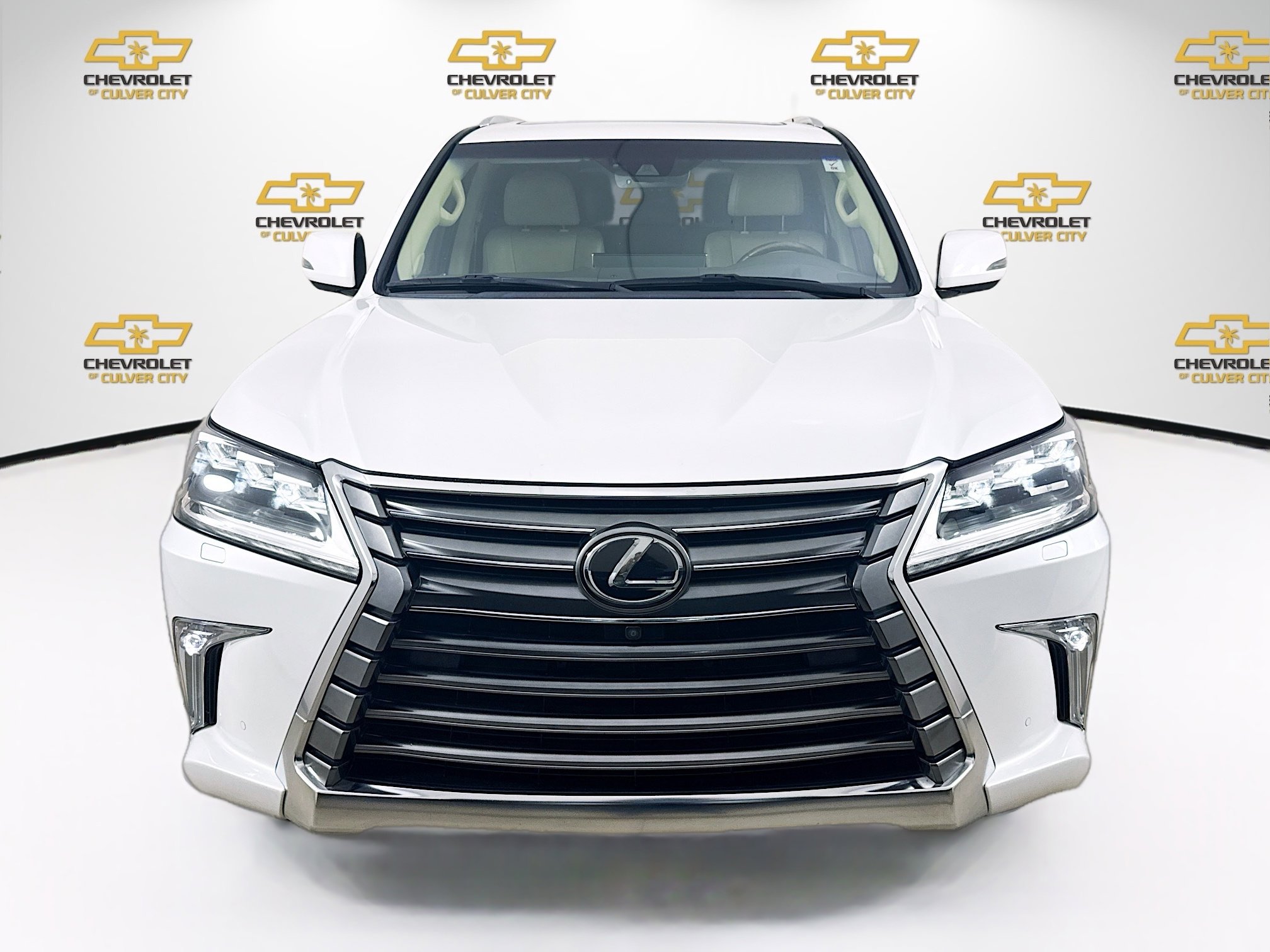 Used 2020 Lexus LX 570 4WD w/ 3rd Row & Luxury Pkg image 2