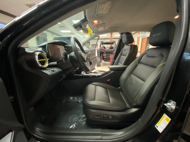 Used 2025 Chevrolet Trax ACTIV w/ Driver Confidence Package FWD image 18