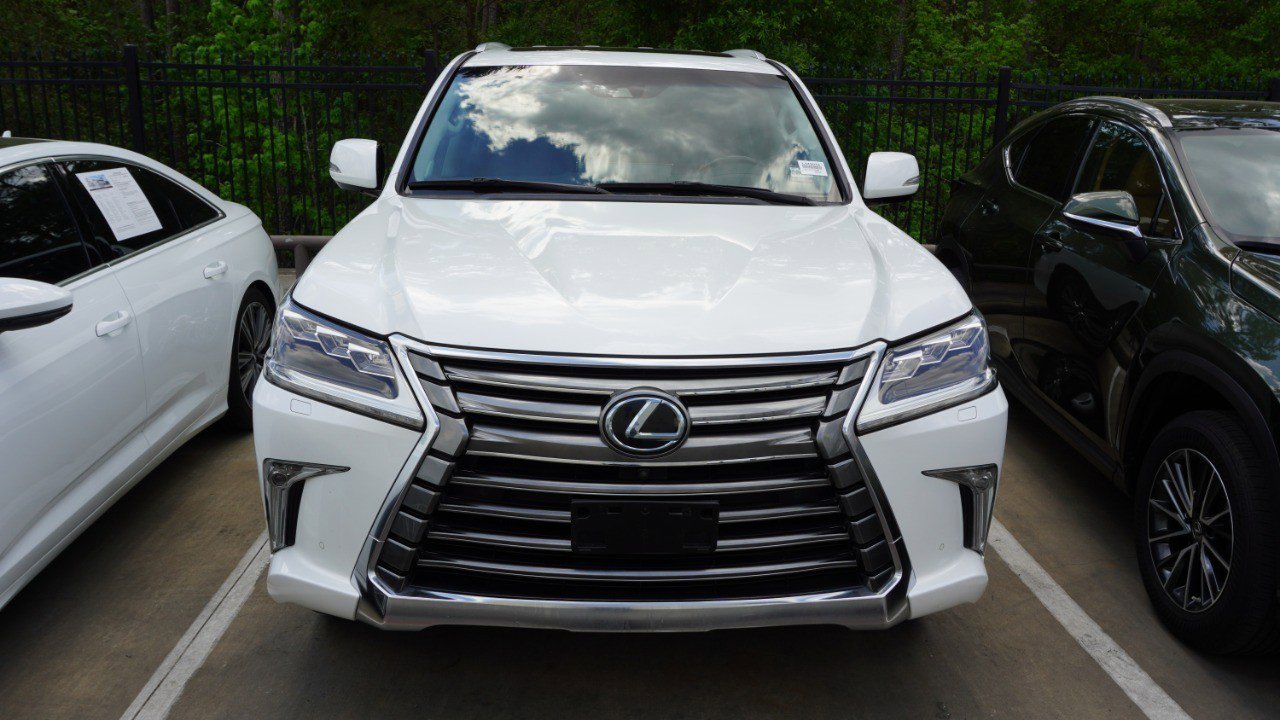 Used 2017 Lexus LX 570 4WD w/ Luxury Package image 2