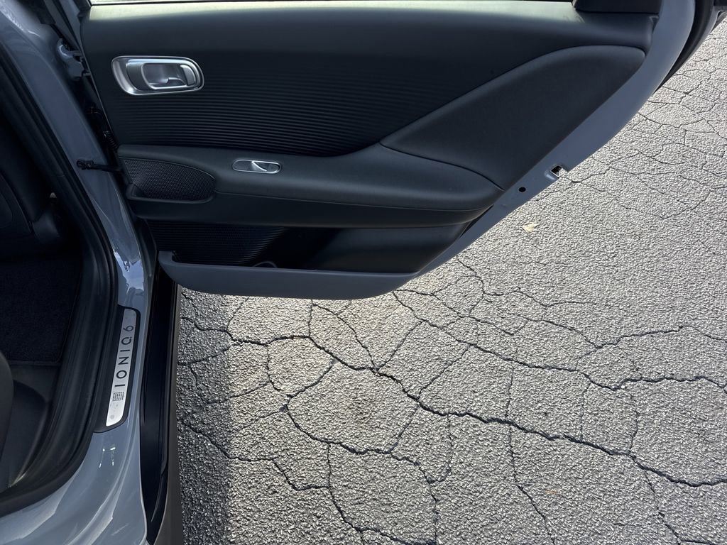 Used 2024 Hyundai Ioniq 6 Limited image 16