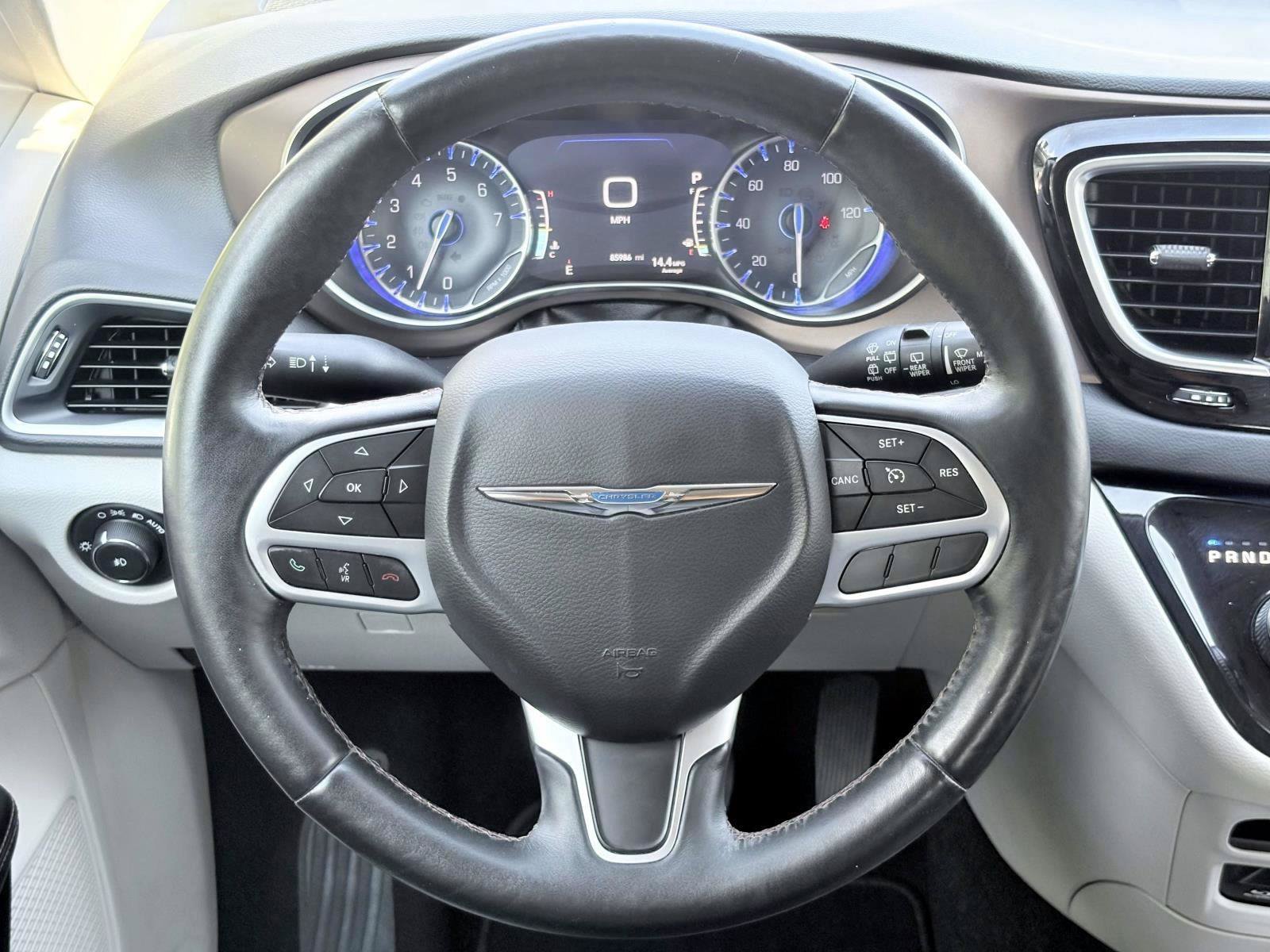 Used 2017 Chrysler Pacifica Touring-L Plus FWD image 15