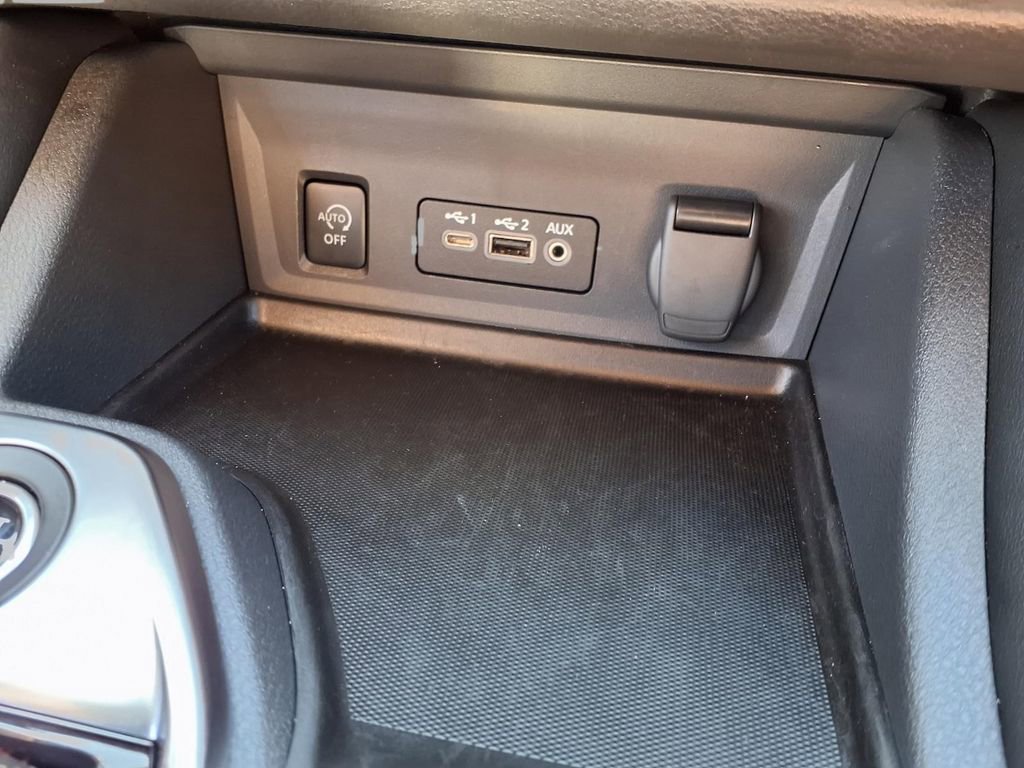 Used 2025 Nissan Sentra SR w/ SR Premium Package FWD image 9