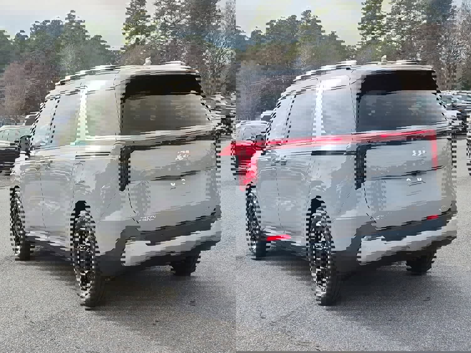 Used 2026 Kia Carnival EX image 6