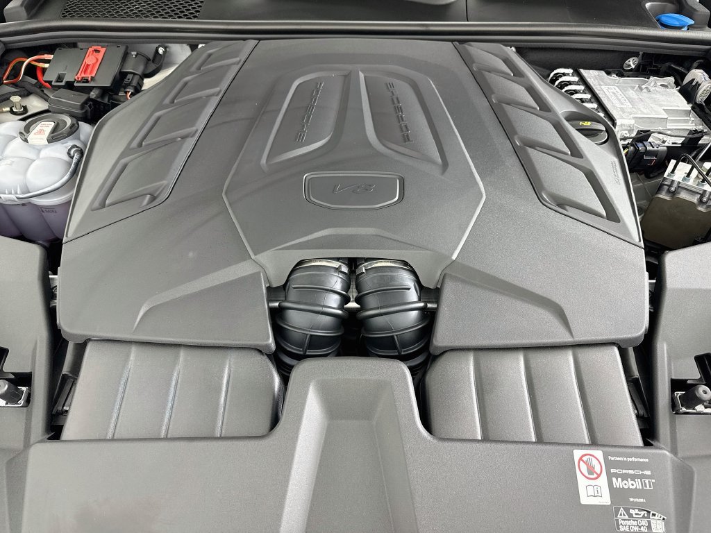 New 2026 Porsche Cayenne GTS AWD/4WD image 32