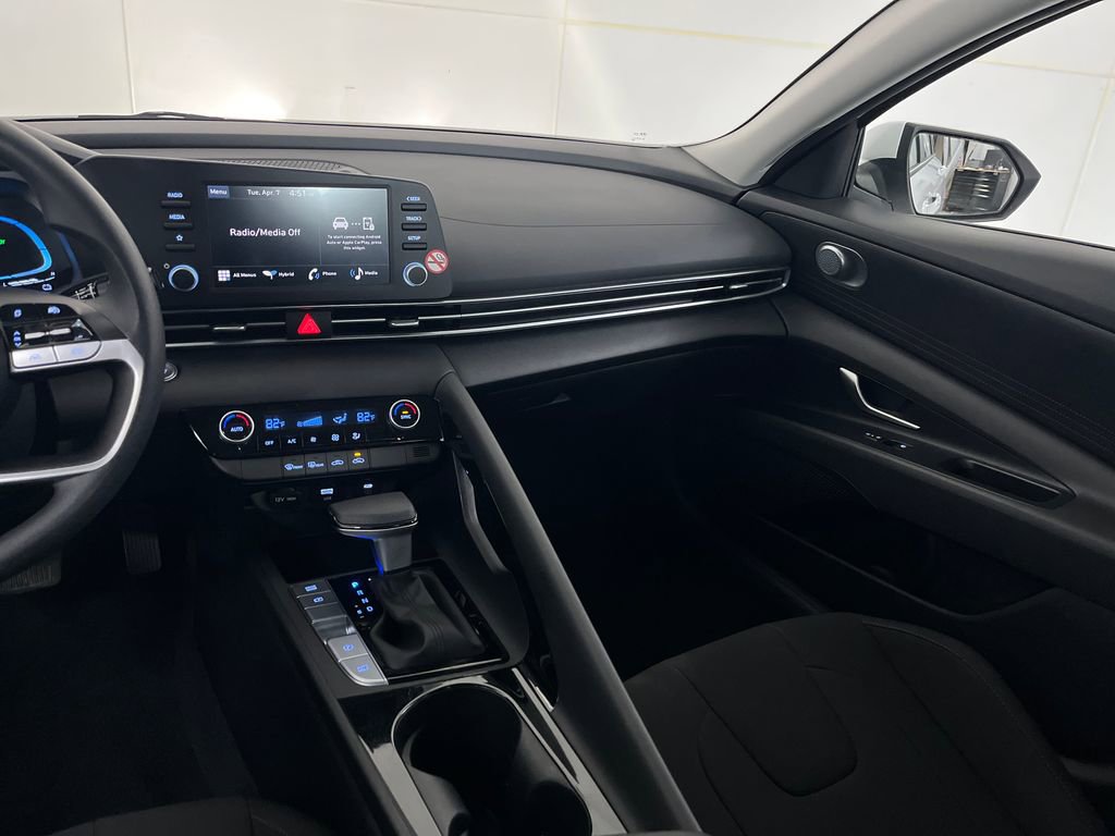 Used 2025 Hyundai Elantra Blue FWD image 33
