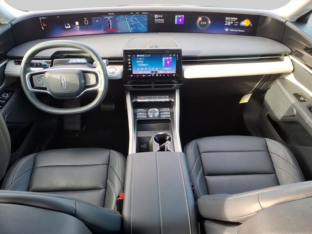 Used 2025 Lincoln Nautilus Premier image 7
