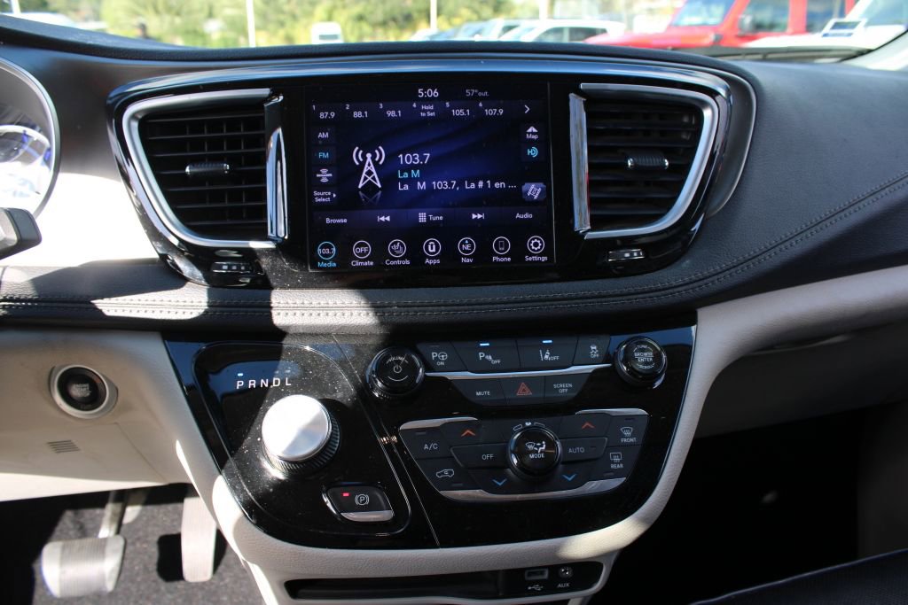 Used 2018 Chrysler Pacifica Limited w/ Advanced Safetytec Group image 26