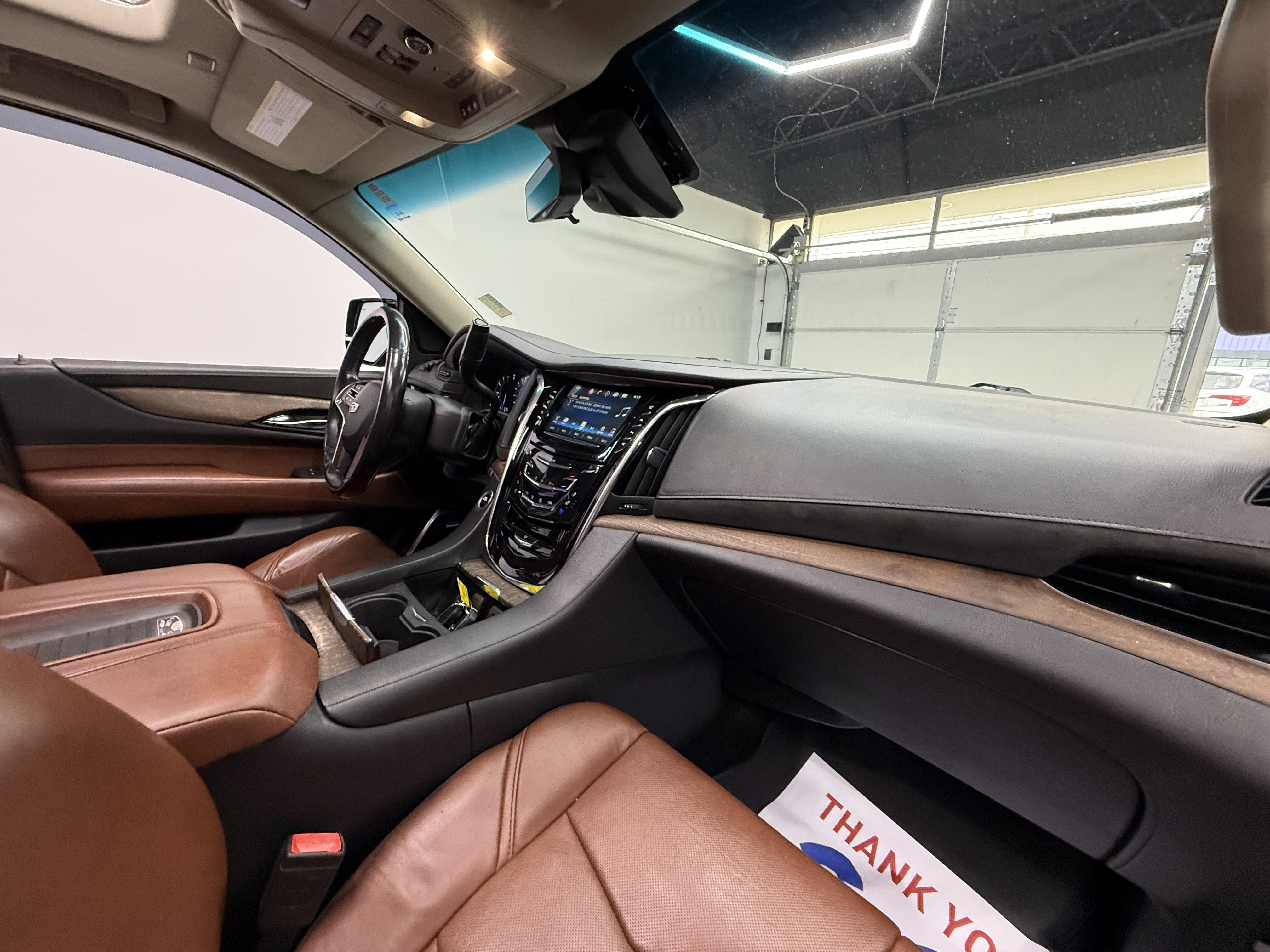 Used 2018 Cadillac Escalade Luxury AWD/4WD image 27