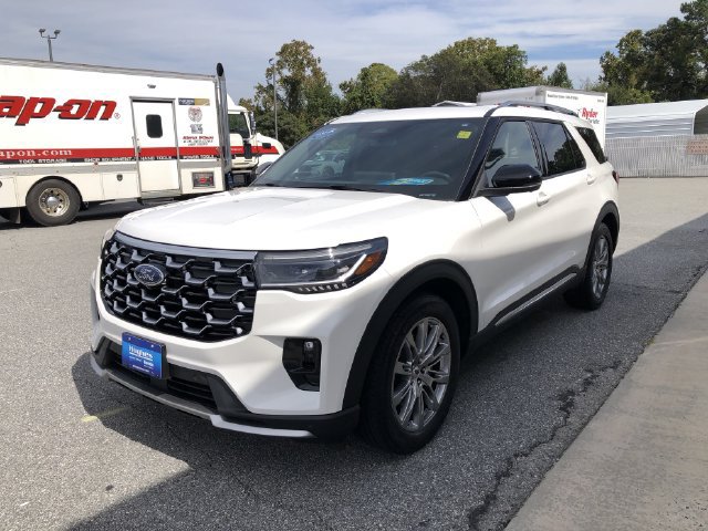 Used 2025 Ford Explorer Platinum RWD image 4