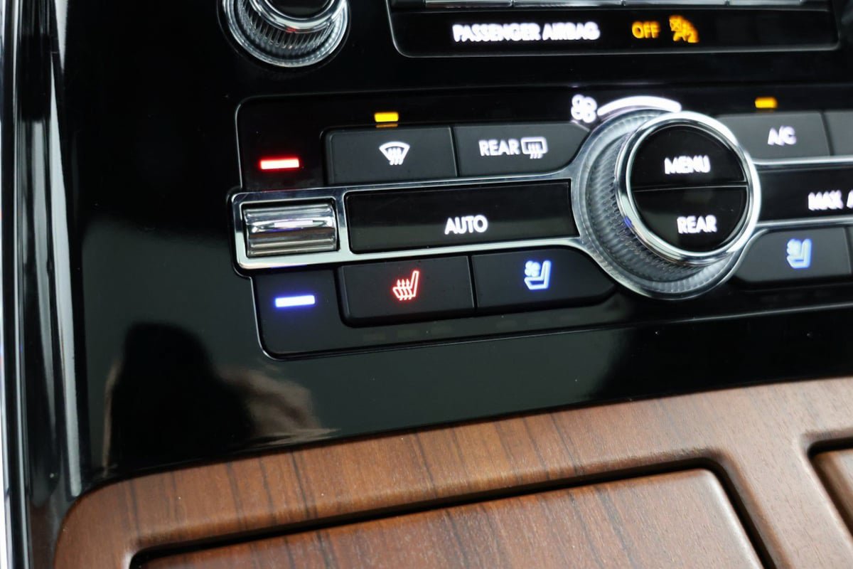 Used 2023 Lincoln Navigator Reserve AWD/4WD image 9