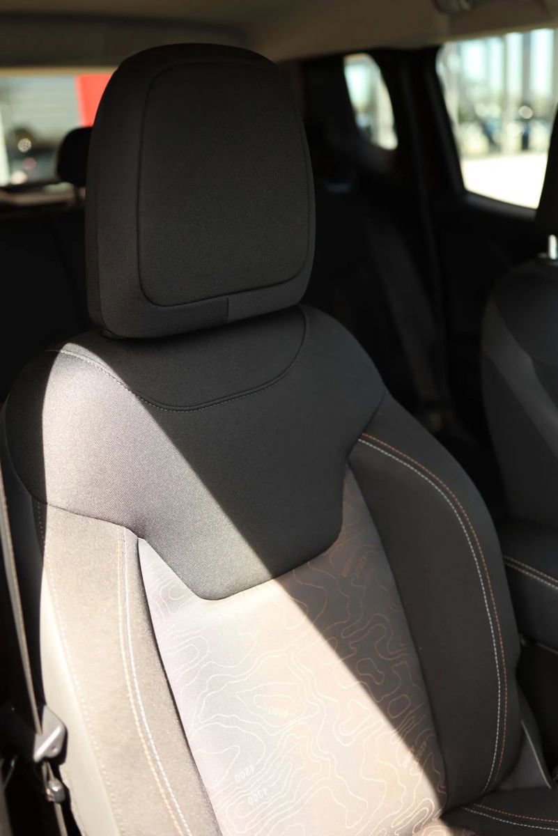 Used 2023 Jeep Renegade Latitude AWD/4WD image 48