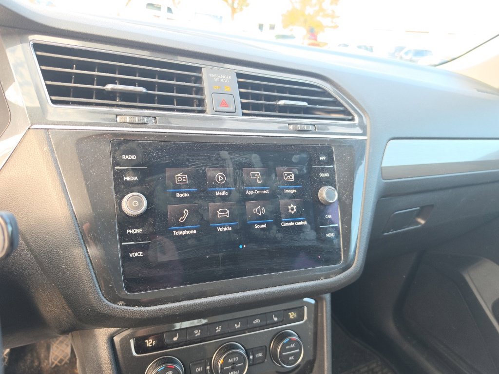 Used 2019 Volkswagen Tiguan SE w/ Panoramic Sunroof Package AWD/4WD image 11