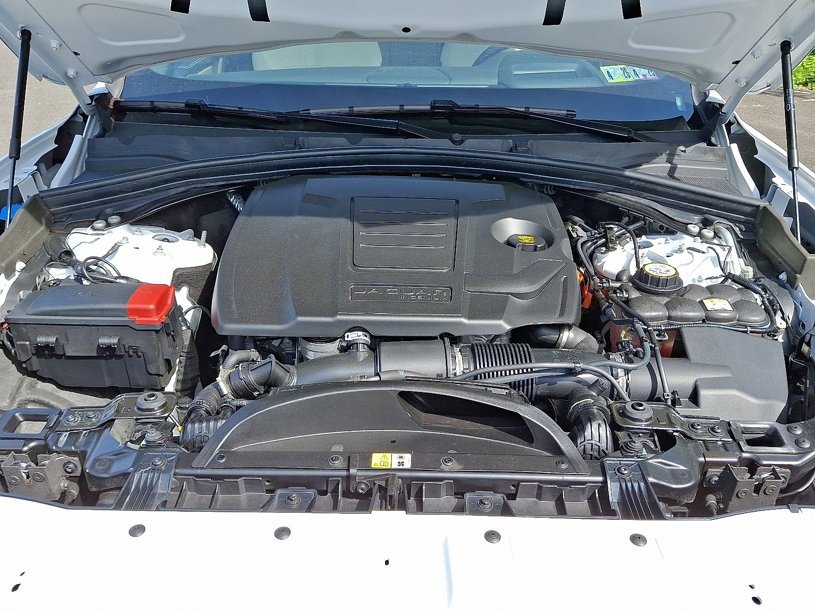 Certified 2025 Jaguar F-PACE R-Dynamic S image 27