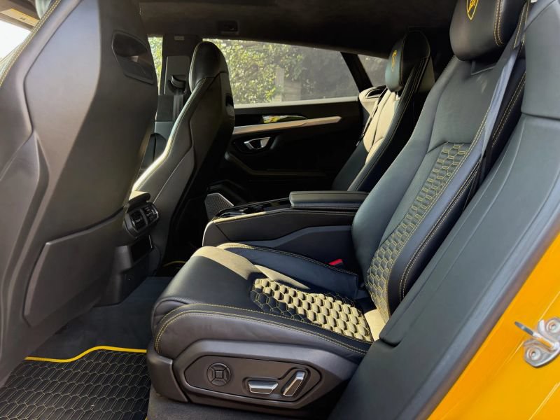 Used 2019 Lamborghini Urus AWD/4WD image 13