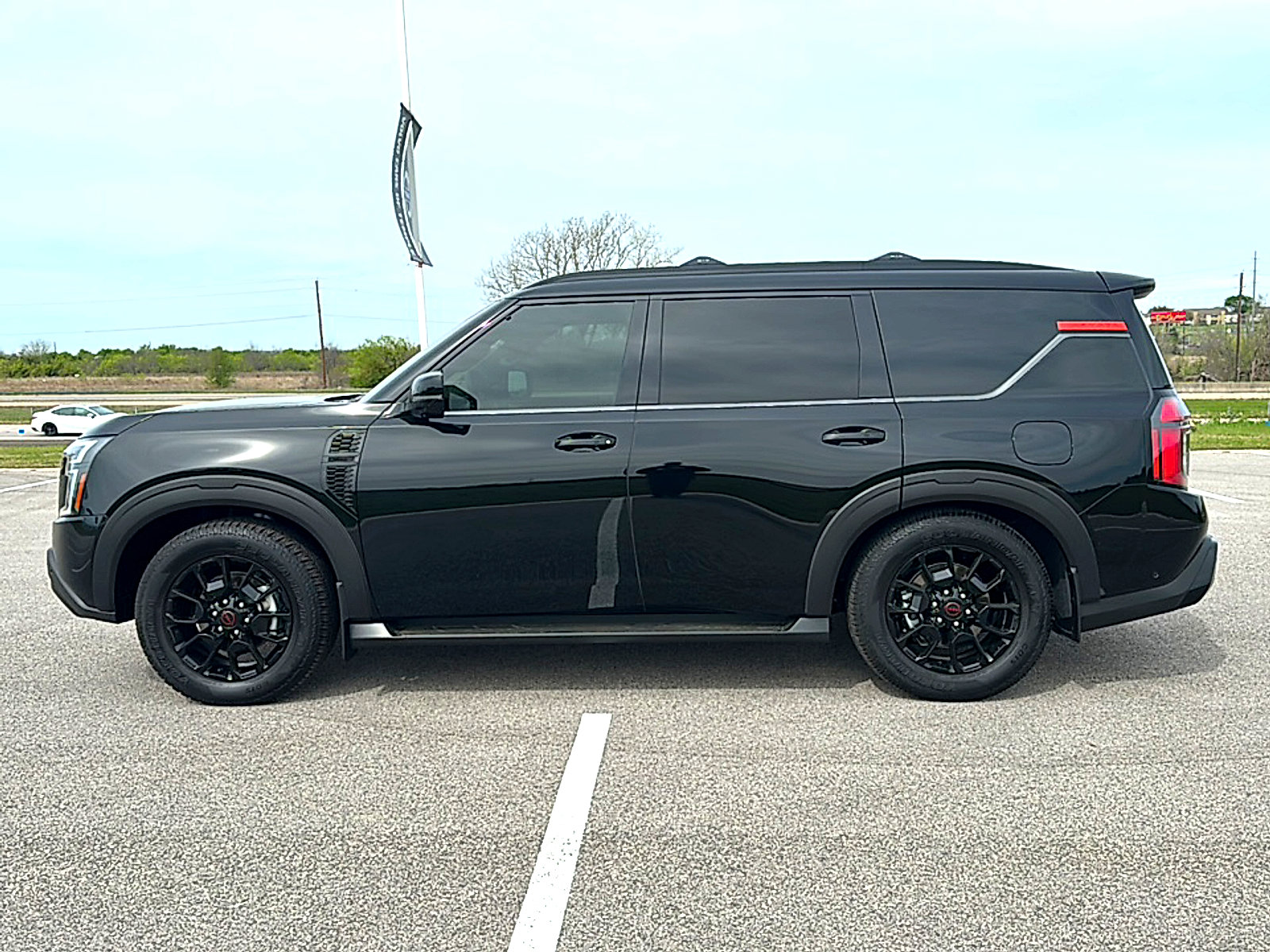 Used 2025 Nissan Armada PRO-4X image 5