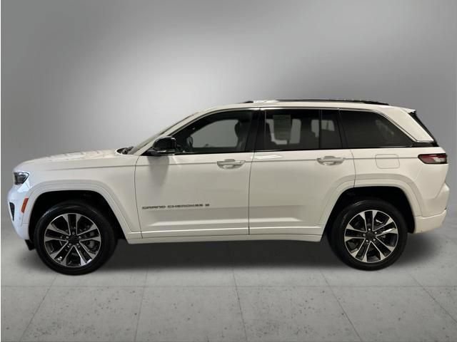 Used 2023 Jeep Grand Cherokee Overland AWD/4WD image 2