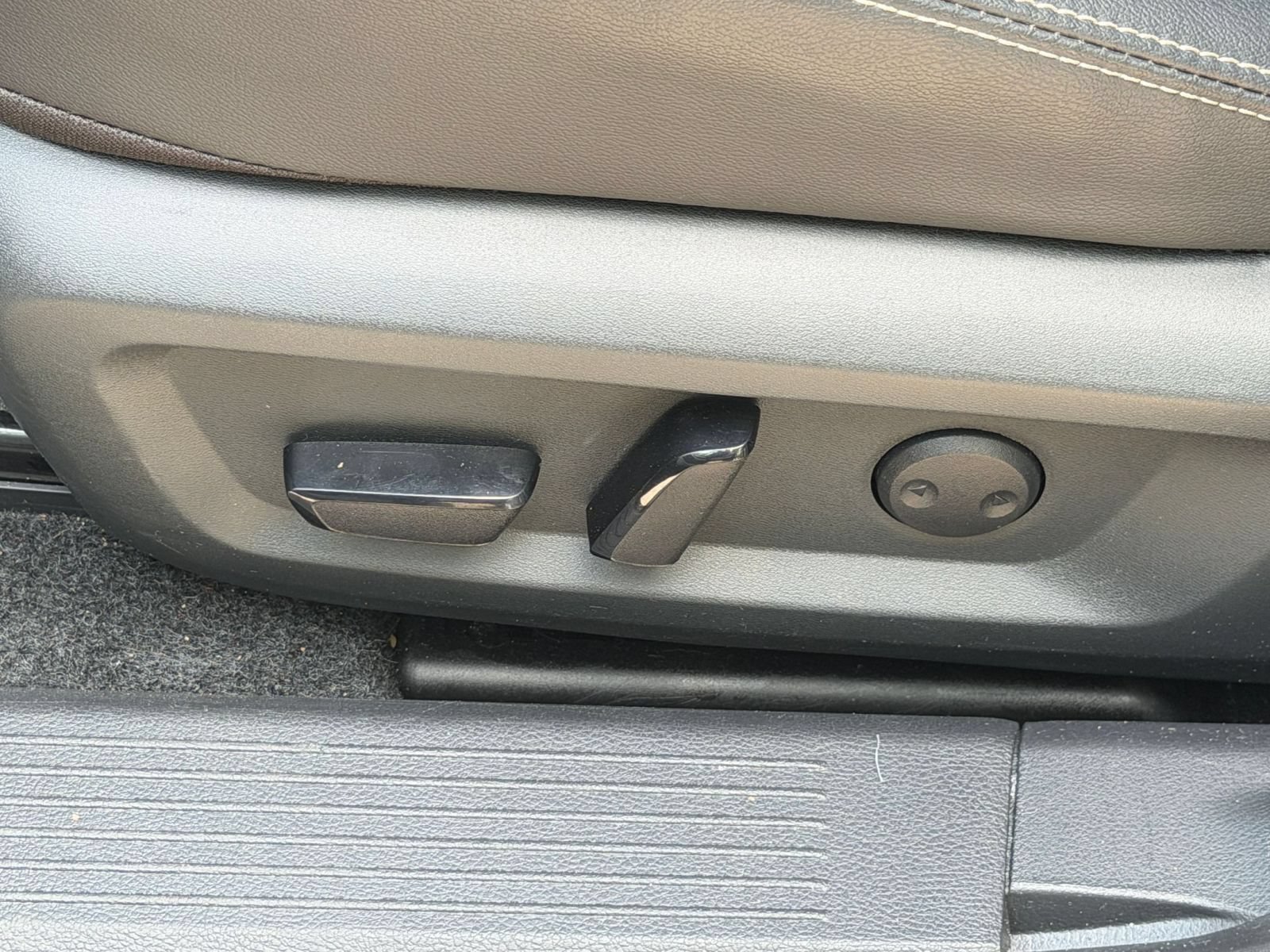 Used 2026 Nissan Rogue SL FWD image 19