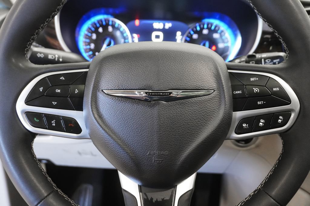 Certified 2024 Chrysler Pacifica Limited image 18