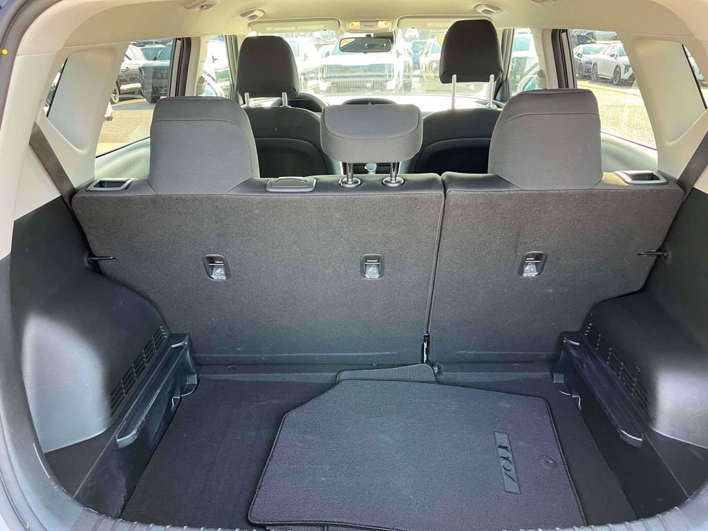 Used 2025 Kia Soul LX w/ LX Technology Package FWD image 7