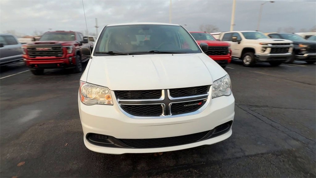Used 2020 Dodge Grand Caravan SE w/ UConnect Hands-Free Group image 3