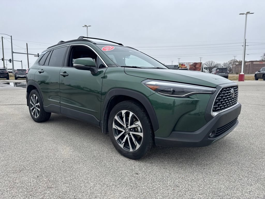 Used 2024 Toyota Corolla Cross XLE image 8