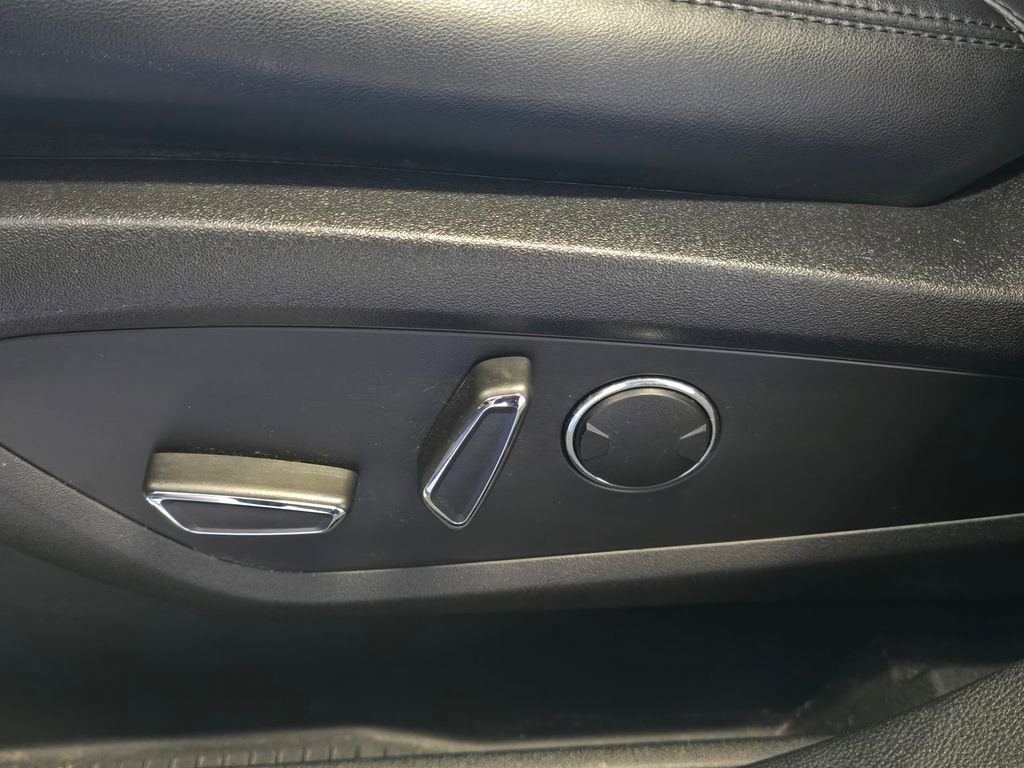 Used 2022 Lincoln Nautilus Reserve w/ Equipment Group 201A image 15