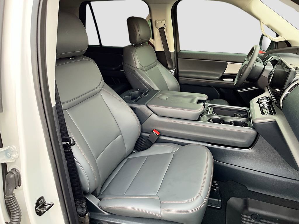 Used 2025 Ford Expedition Active AWD/4WD image 31