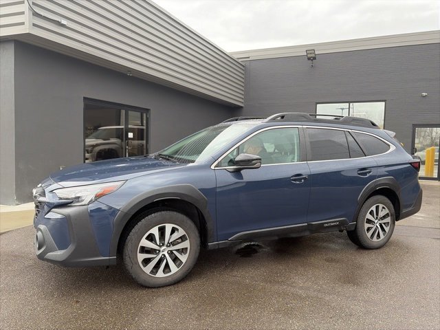 Used 2023 Subaru Outback Premium image 6