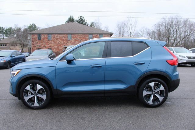 Used 2025 Volvo XC40 B5 Plus AWD/4WD image 5