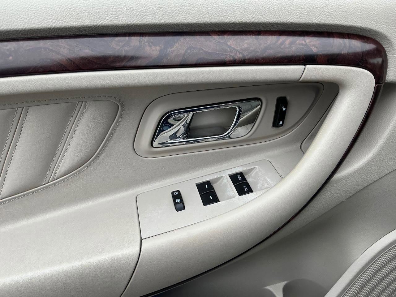 Used 2011 Ford Taurus Limited w/ 303A Rapid Spec Order Code image 15